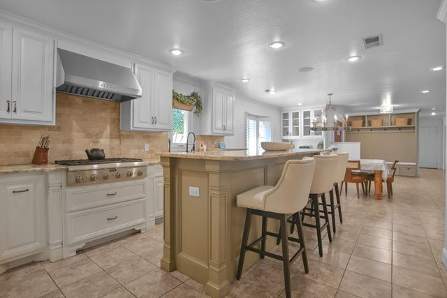 1607 E Paseo Circle, Brownfield, TX 79316