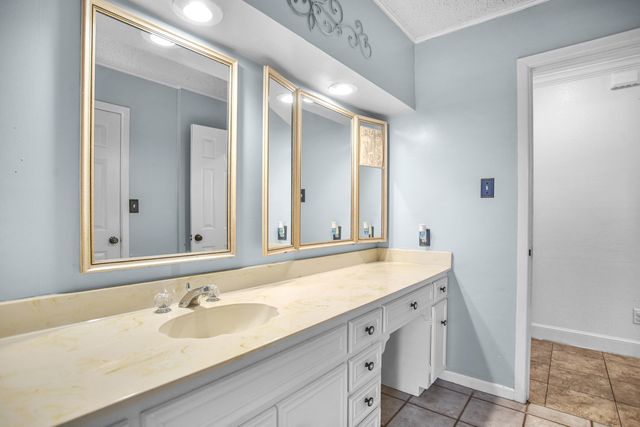 1607 E Paseo Circle, Brownfield, TX 79316