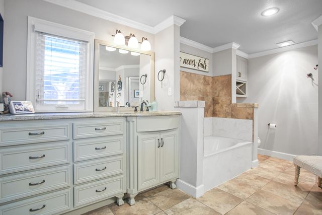 1607 E Paseo Circle, Brownfield, TX 79316