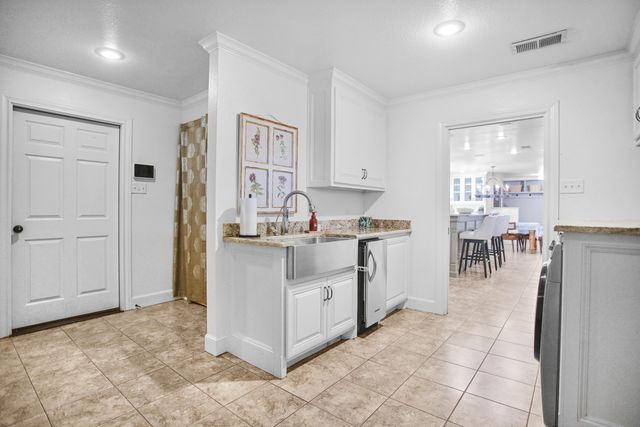 1607 E Paseo Circle, Brownfield, TX 79316