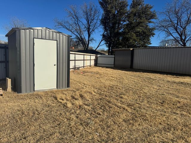 1607 E Paseo Circle, Brownfield, TX 79316