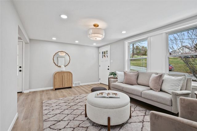 703 Parkview, Mt Pleasant Twp, PA 15666