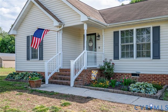 9825 Cedar Ln, Disputanta, VA 23842