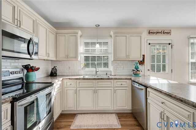 9825 Cedar Ln, Disputanta, VA 23842