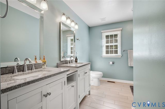 9825 Cedar Ln, Disputanta, VA 23842