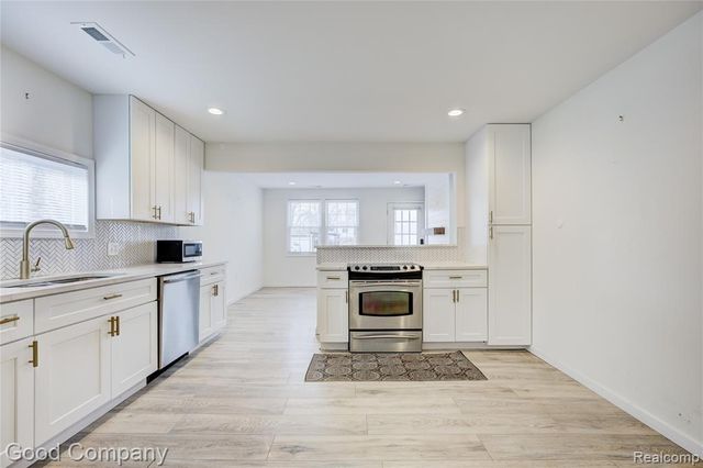 23826 Kate Ave, Warren, MI 48091