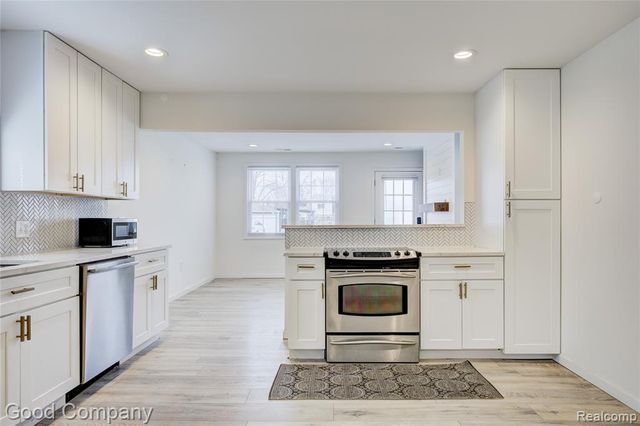 23826 Kate Ave, Warren, MI 48091