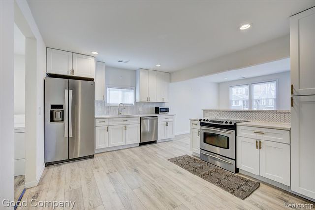 23826 Kate Ave, Warren, MI 48091