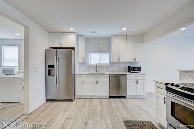 23826 Kate Ave, Warren, MI 48091