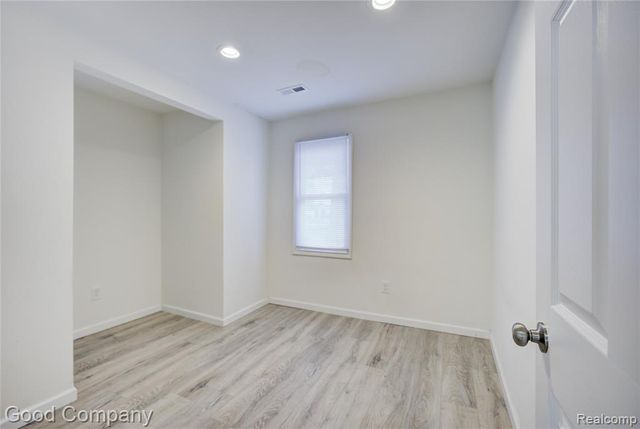 23826 Kate Ave, Warren, MI 48091