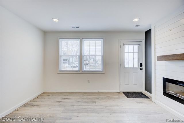 23826 Kate Ave, Warren, MI 48091