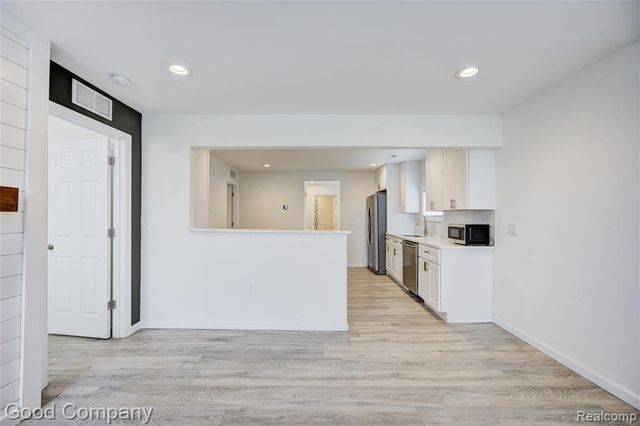 23826 Kate Ave, Warren, MI 48091