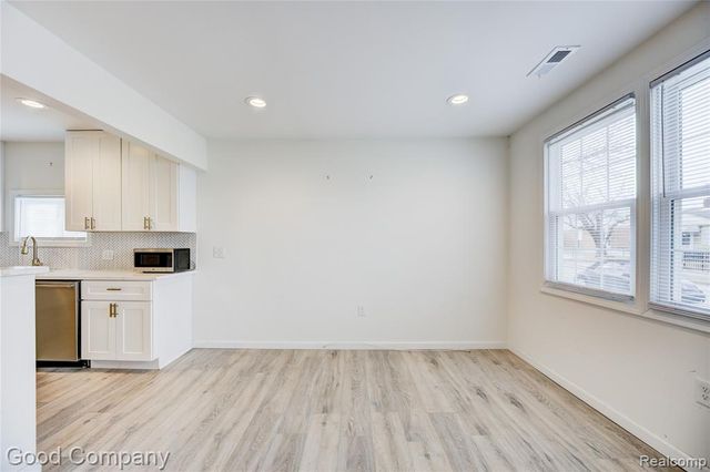 23826 Kate Ave, Warren, MI 48091