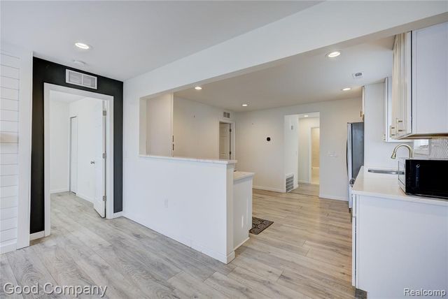 23826 Kate Ave, Warren, MI 48091