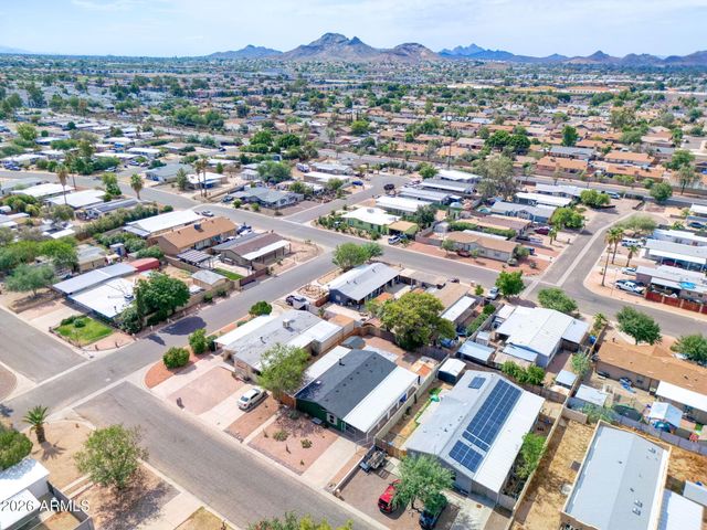 233 E MICHELLE Drive, Phoenix, AZ 85022