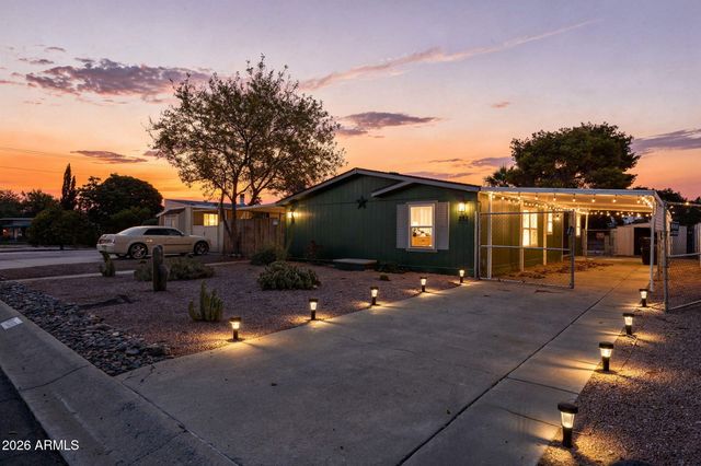 233 E MICHELLE Drive, Phoenix, AZ 85022