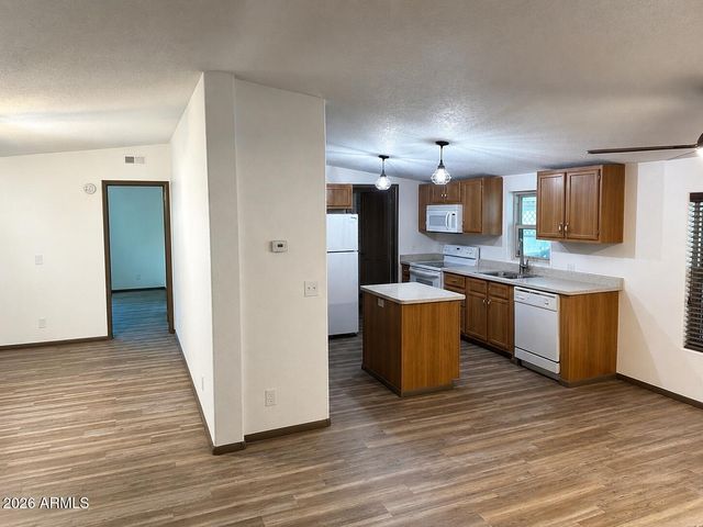 233 E MICHELLE Drive, Phoenix, AZ 85022