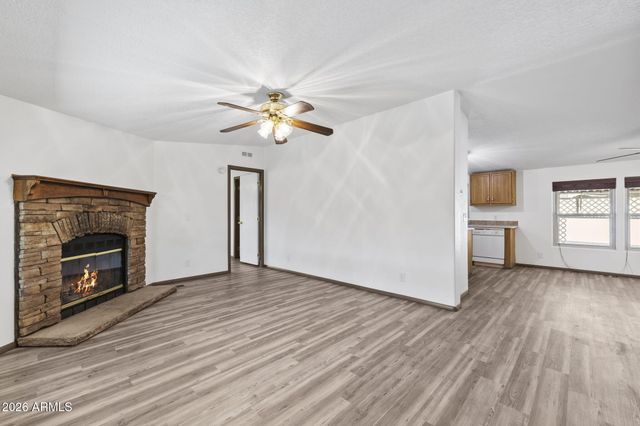 233 E MICHELLE Drive, Phoenix, AZ 85022