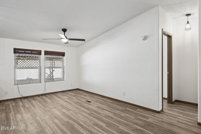 233 E MICHELLE Drive, Phoenix, AZ 85022