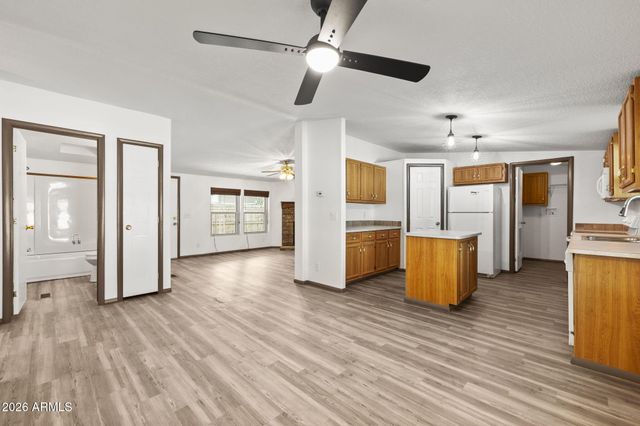 233 E MICHELLE Drive, Phoenix, AZ 85022