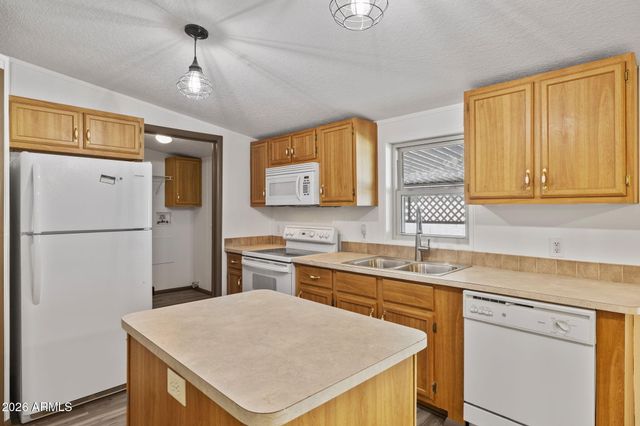 233 E MICHELLE Drive, Phoenix, AZ 85022