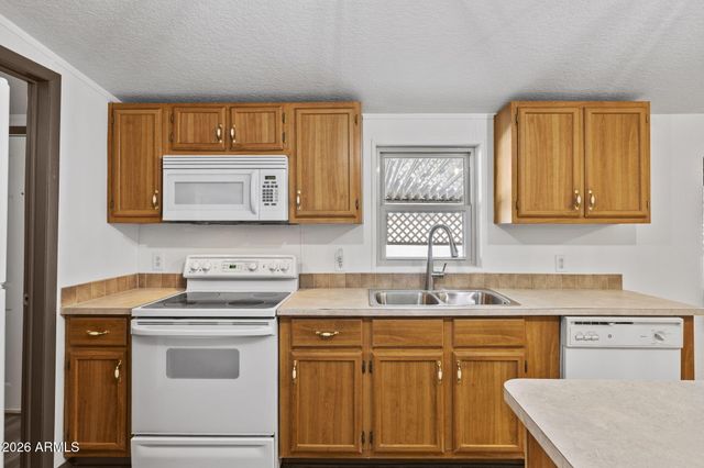 233 E MICHELLE Drive, Phoenix, AZ 85022