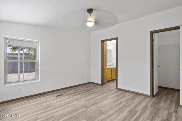 233 E MICHELLE Drive, Phoenix, AZ 85022