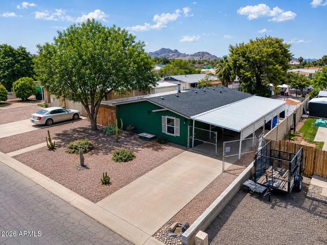 233 E MICHELLE Drive, Phoenix, AZ 85022