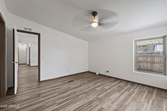 233 E MICHELLE Drive, Phoenix, AZ 85022