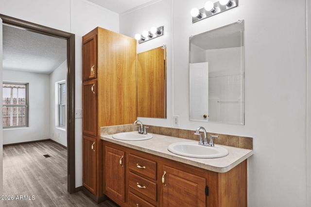233 E MICHELLE Drive, Phoenix, AZ 85022