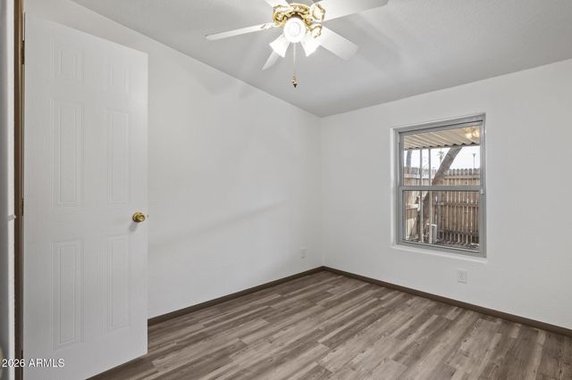 233 E MICHELLE Drive, Phoenix, AZ 85022