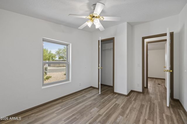 233 E MICHELLE Drive, Phoenix, AZ 85022