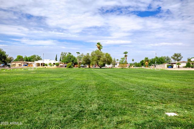 233 E MICHELLE Drive, Phoenix, AZ 85022