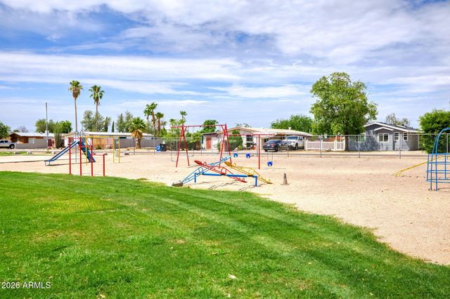 233 E MICHELLE Drive, Phoenix, AZ 85022