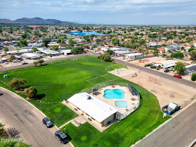 233 E MICHELLE Drive, Phoenix, AZ 85022