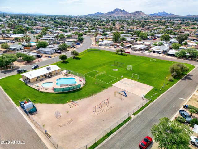 233 E MICHELLE Drive, Phoenix, AZ 85022