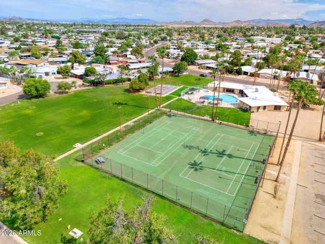 233 E MICHELLE Drive, Phoenix, AZ 85022