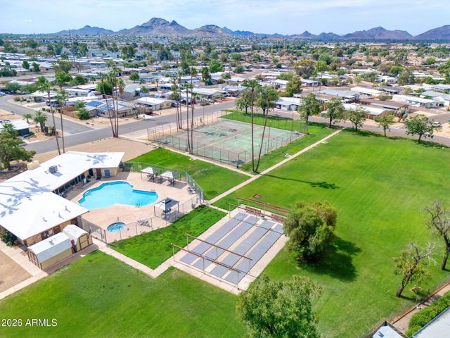 233 E MICHELLE Drive, Phoenix, AZ 85022