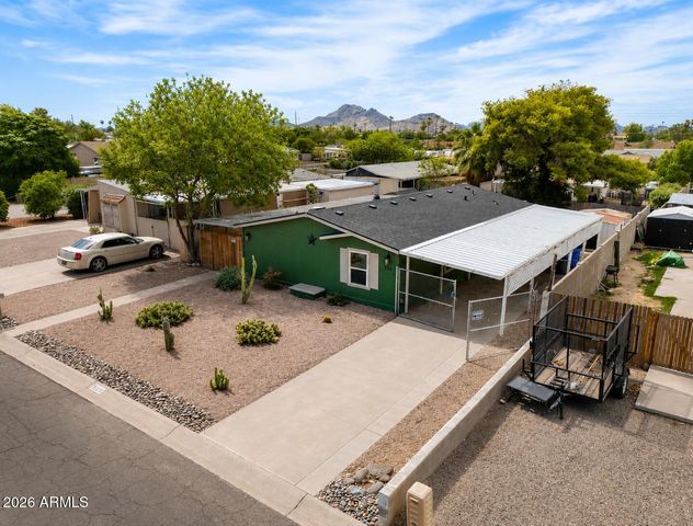 233 E MICHELLE Drive, Phoenix, AZ 85022