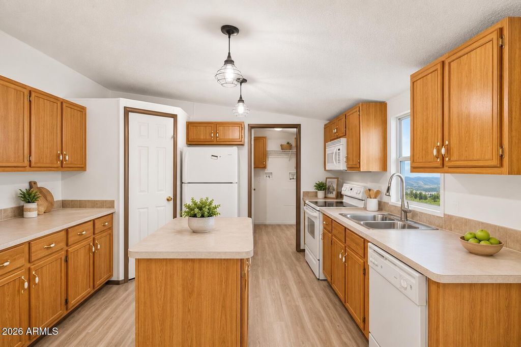 233 E MICHELLE Drive, Phoenix, AZ 85022 — photo 4