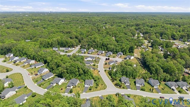831 Vickilee Rd, North Chesterfield, VA 23236