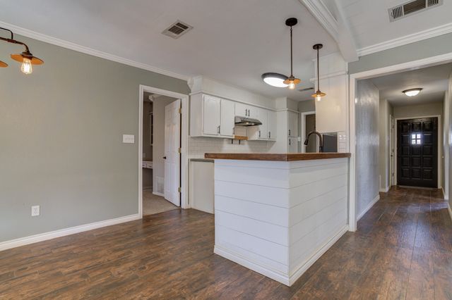 7106 Zoar Avenue, Lubbock, TX 79424