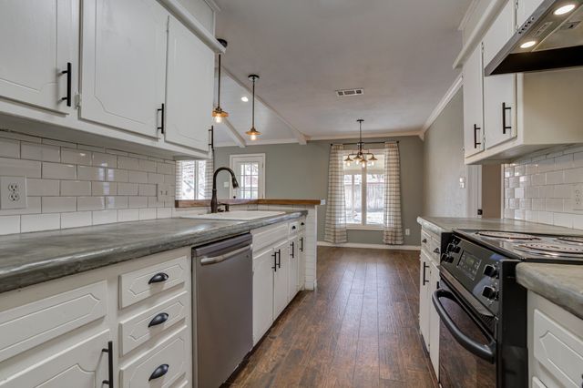 7106 Zoar Avenue, Lubbock, TX 79424