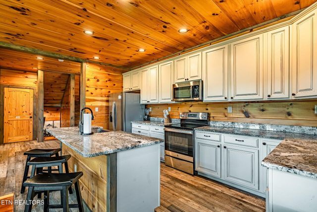 218 Pinnacle Drive, Gatlinburg, TN 37738
