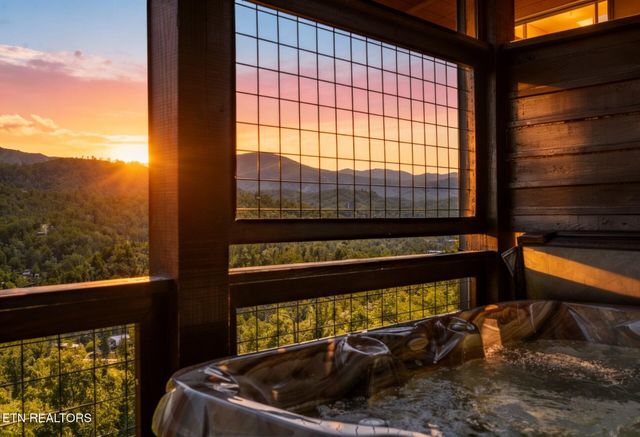 218 Pinnacle Drive, Gatlinburg, TN 37738