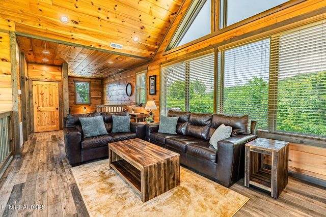 218 Pinnacle Drive, Gatlinburg, TN 37738