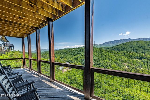 218 Pinnacle Drive, Gatlinburg, TN 37738