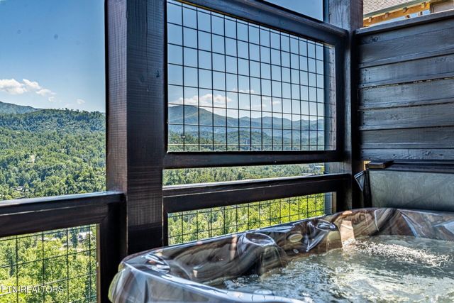 218 Pinnacle Drive, Gatlinburg, TN 37738