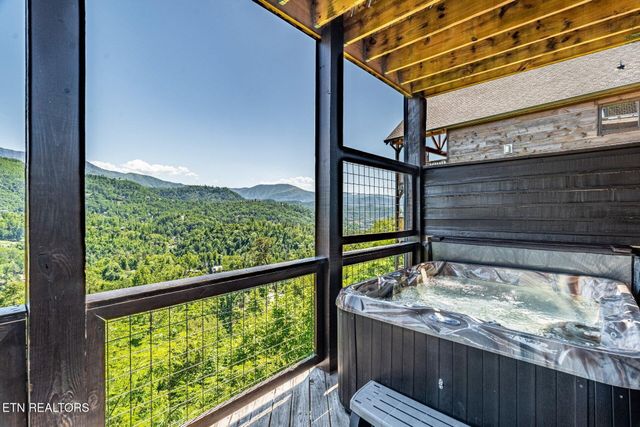 218 Pinnacle Drive, Gatlinburg, TN 37738