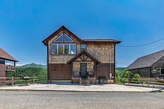 218 Pinnacle Drive, Gatlinburg, TN 37738